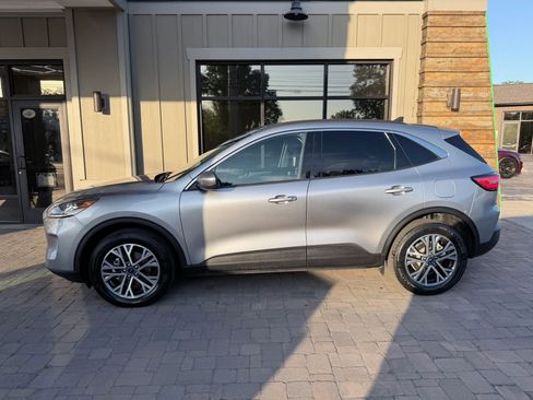 Used 2021 Ford Escape SEL image 3