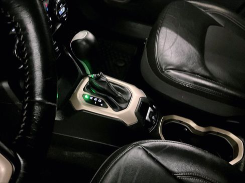 Used 2017 Jeep Renegade Trailhawk image 16
