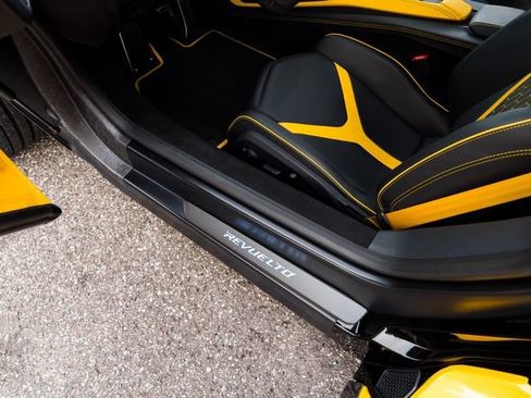 Used 2025 Lamborghini Revuelto AWD/4WD image 42