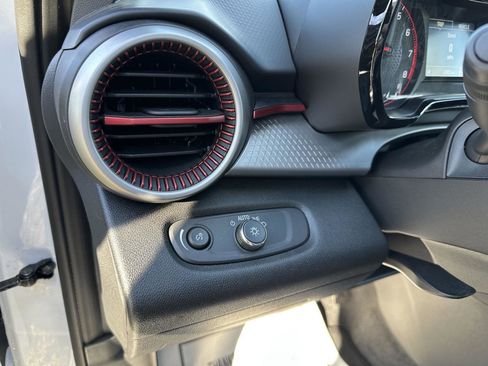 Used 2025 Chevrolet Trax RS w/ Driver Confidence Package image 9