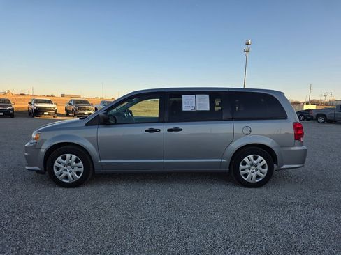 Used 2020 Dodge Grand Caravan SE w/ UConnect Hands-Free Group image 7
