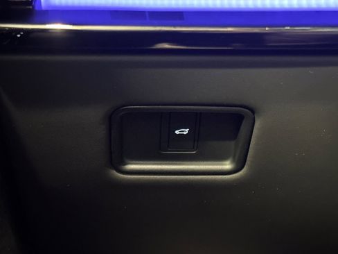 Used 2025 Land Rover Range Rover Sport Autobiography image 37