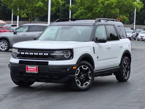 Used 2022 Ford Bronco Sport Outer Banks w/ Tech Package AWD/4WD image 2