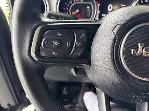 Used 2021 Jeep Gladiator Willys image 18