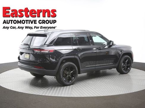 Used 2023 Jeep Grand Cherokee Limited w/ Black Appearance Package AWD/4WD image 43