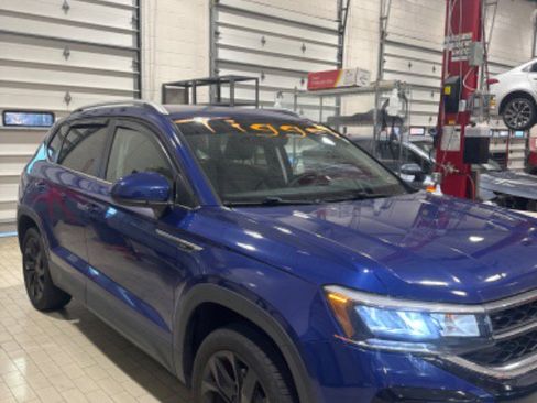 Used 2023 Volkswagen Taos SE image 37