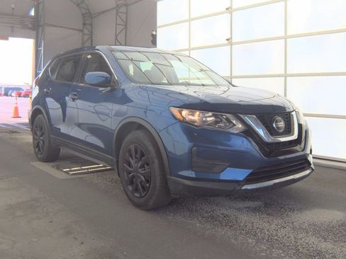 Used 2020 Nissan Rogue S FWD image 2