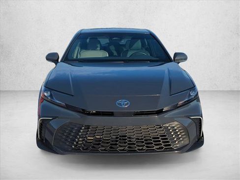 Used 2025 Toyota Camry SE w/ Convenience Package FWD image 2