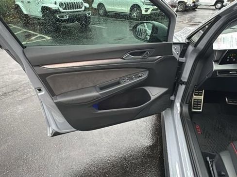 Used 2025 Volkswagen GTI SE image 9