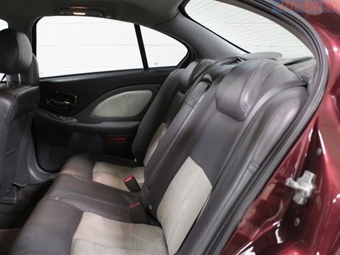 Used 2005 Pontiac Bonneville GXP image 25