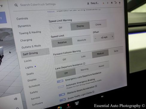 Used 2024 Tesla Cybertruck AWD Crew Cab image 31