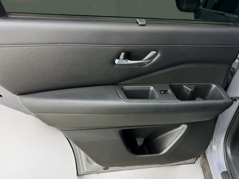 Used 2023 Nissan Pathfinder SL AWD/4WD image 27