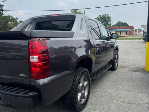 Used 2010 Chevrolet Avalanche LS w/ Interior Plus Package AWD/4WD image 6