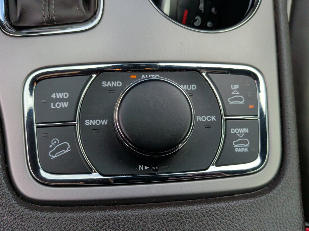 Used 2019 Jeep Grand Cherokee Overland AWD/4WD image 30