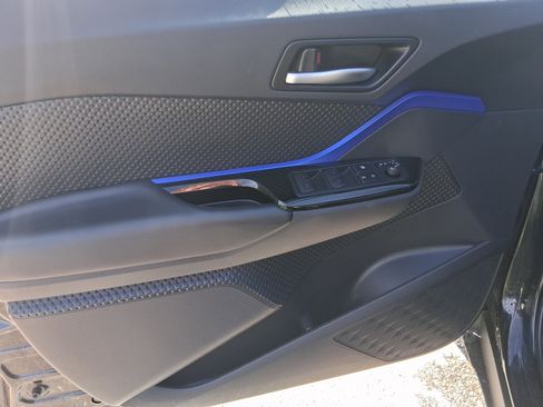 Used 2020 Toyota C-HR XLE FWD image 15