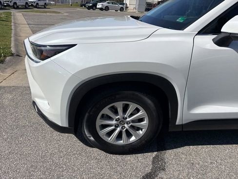 Used 2024 Toyota Grand Highlander XLE image 3