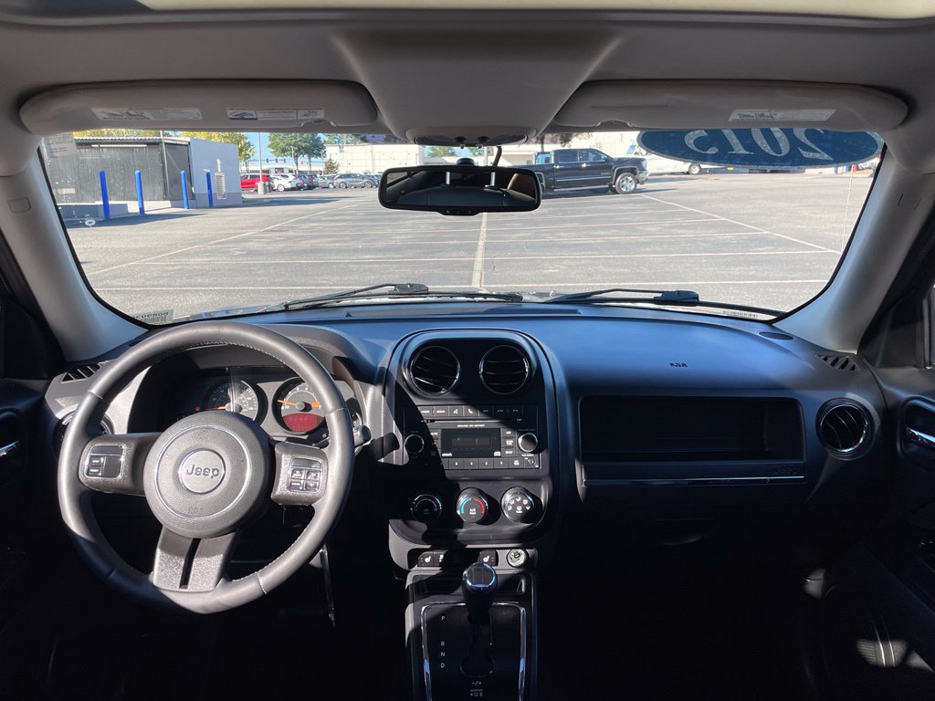 Used 2015 Jeep Patriot High Altitude FWD image 10