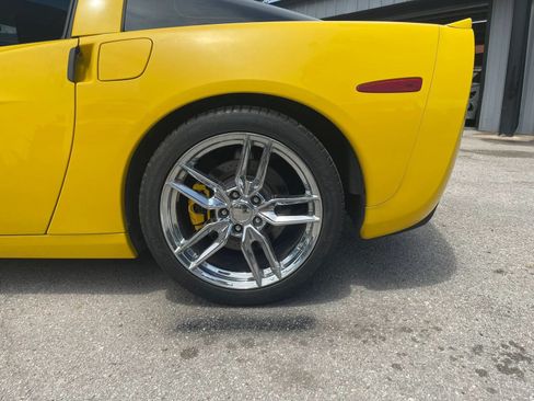 Used 2006 Chevrolet Corvette Coupe w/ Preferred Equipment Group RWD image 26