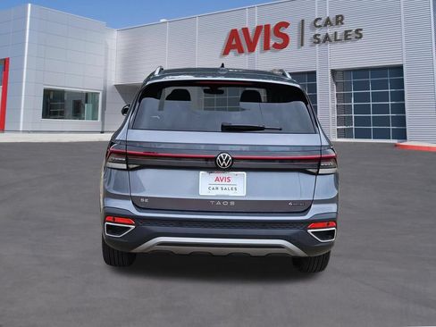 Used 2025 Volkswagen Taos SE AWD/4WD image 5