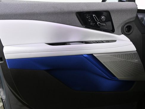 New 2026 Cadillac Optiq Luxury 2 image 22