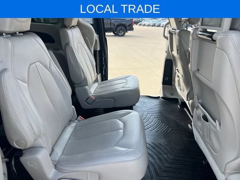 Used 2018 Chrysler Pacifica Touring-L Plus w/ Advanced Safetytec Group FWD image 20