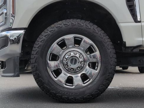 Used 2024 Ford F250 Lariat w/ Chrome Package image 31