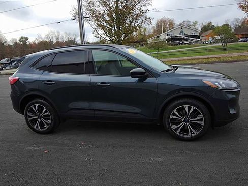 Used 2022 Ford Escape SE w/ SE Sport Appearance Package image 8