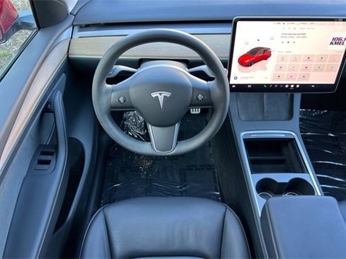 Used 2023 Tesla Model Y Performance image 16