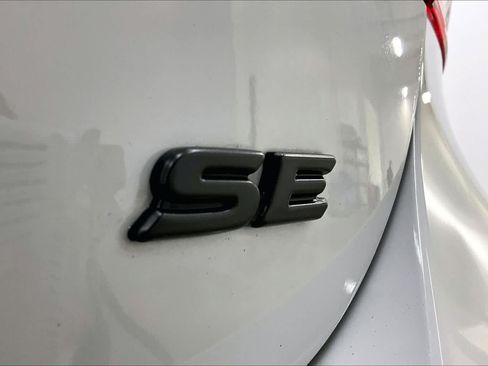 Used 2024 Toyota Camry SE FWD image 9