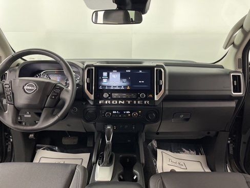 Used 2025 Nissan Frontier SV w/ SV Convenience Package RWD image 34