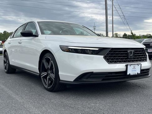 Used 2025 Honda Accord Sport image 2