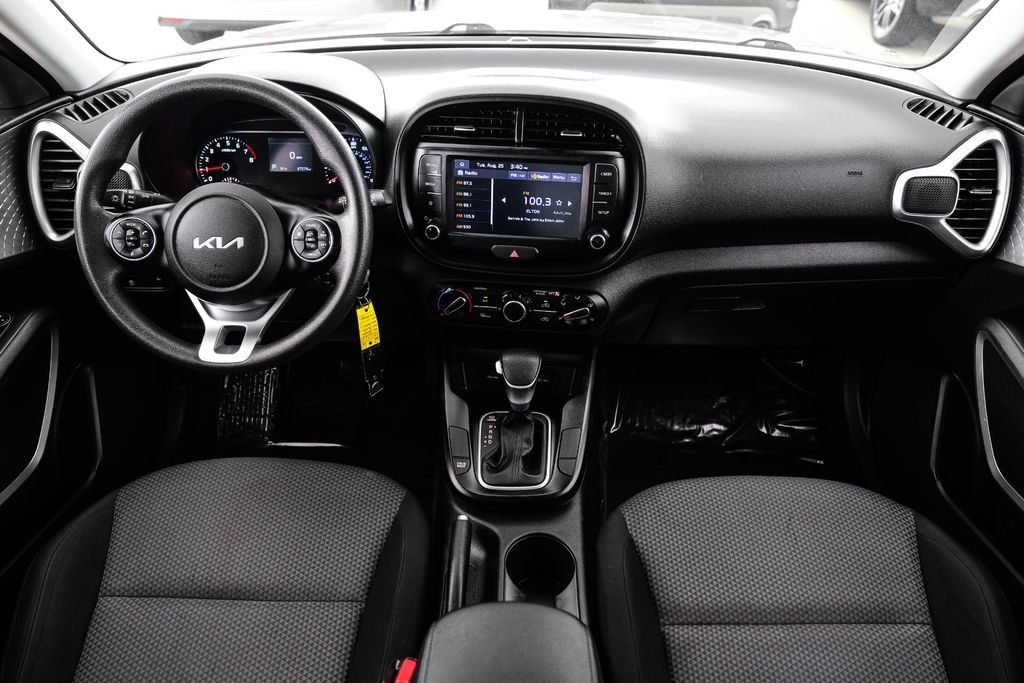 Used 2022 Kia Soul LX w/ Technology Package FWD image 12