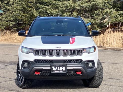 Used 2025 Jeep Compass Trailhawk AWD/4WD image 32
