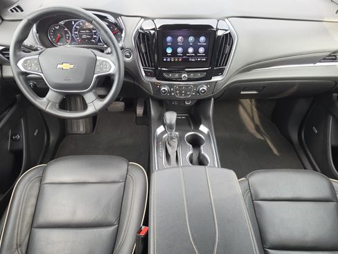 Used 2023 Chevrolet Traverse Premier FWD image 6