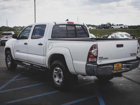 Used 2015 Toyota Tacoma PreRunner w/ SR5 Package RWD image 23