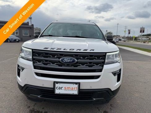 Used 2018 Ford Explorer XLT w/ Equipment Group 202A AWD/4WD image 2