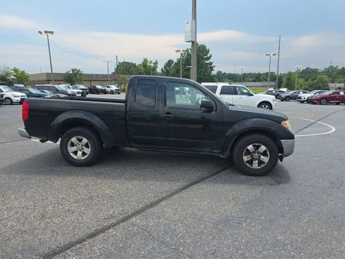 Used 2010 Nissan Frontier SE w/ SE Value Truck Pkg RWD image 2