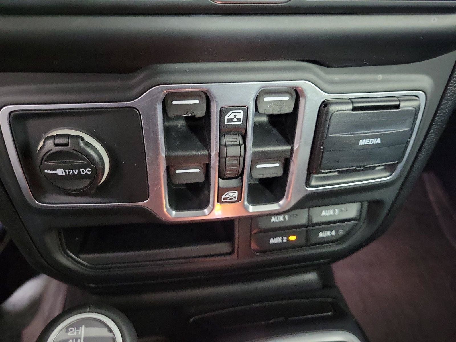Used 2018 Jeep Wrangler Unlimited Sahara w/ Dual Top Group AWD/4WD image 36