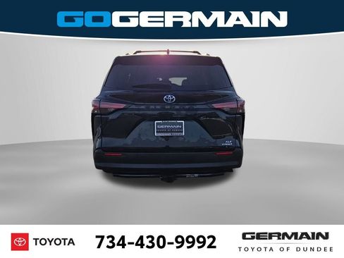 Used 2022 Toyota Sienna XLE image 9