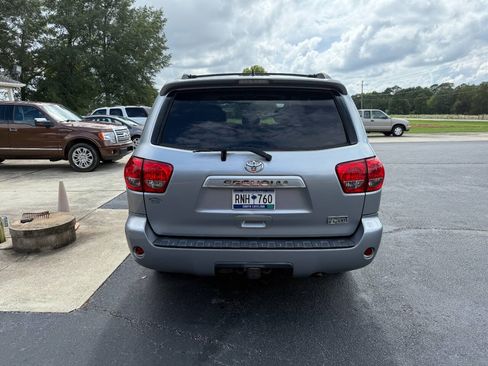 Used 2012 Toyota Sequoia SR5 RWD image 3