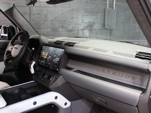 Used 2026 Land Rover Defender 110 OCTA image 57