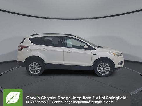 Used 2017 Ford Escape SE w/ SE Leather Comfort Package AWD/4WD image 17