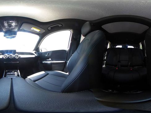 Used 2025 Mercedes-Benz GLB 250 4MATIC image 44
