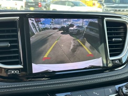 New 2024 Chrysler Pacifica Select image 21