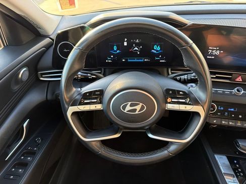 Used 2025 Hyundai Elantra SEL FWD image 21