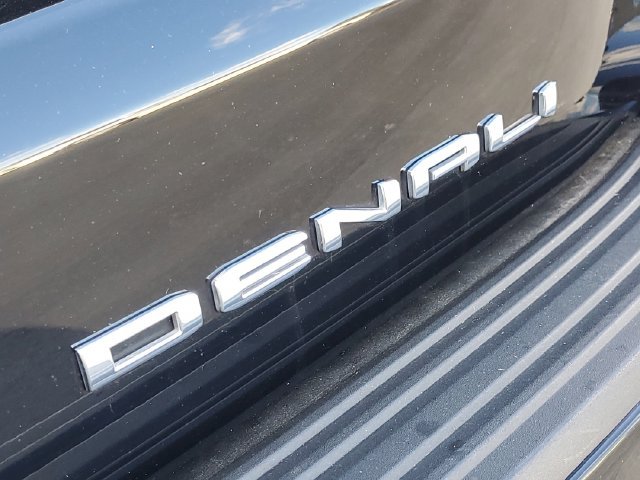 Used 2022 GMC Yukon Denali w/ Denali Premium Package AWD/4WD image 6