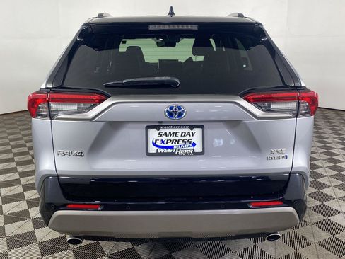 Used 2022 Toyota RAV4 XSE AWD/4WD image 5