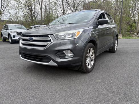 Used 2017 Ford Escape SE AWD/4WD image 2