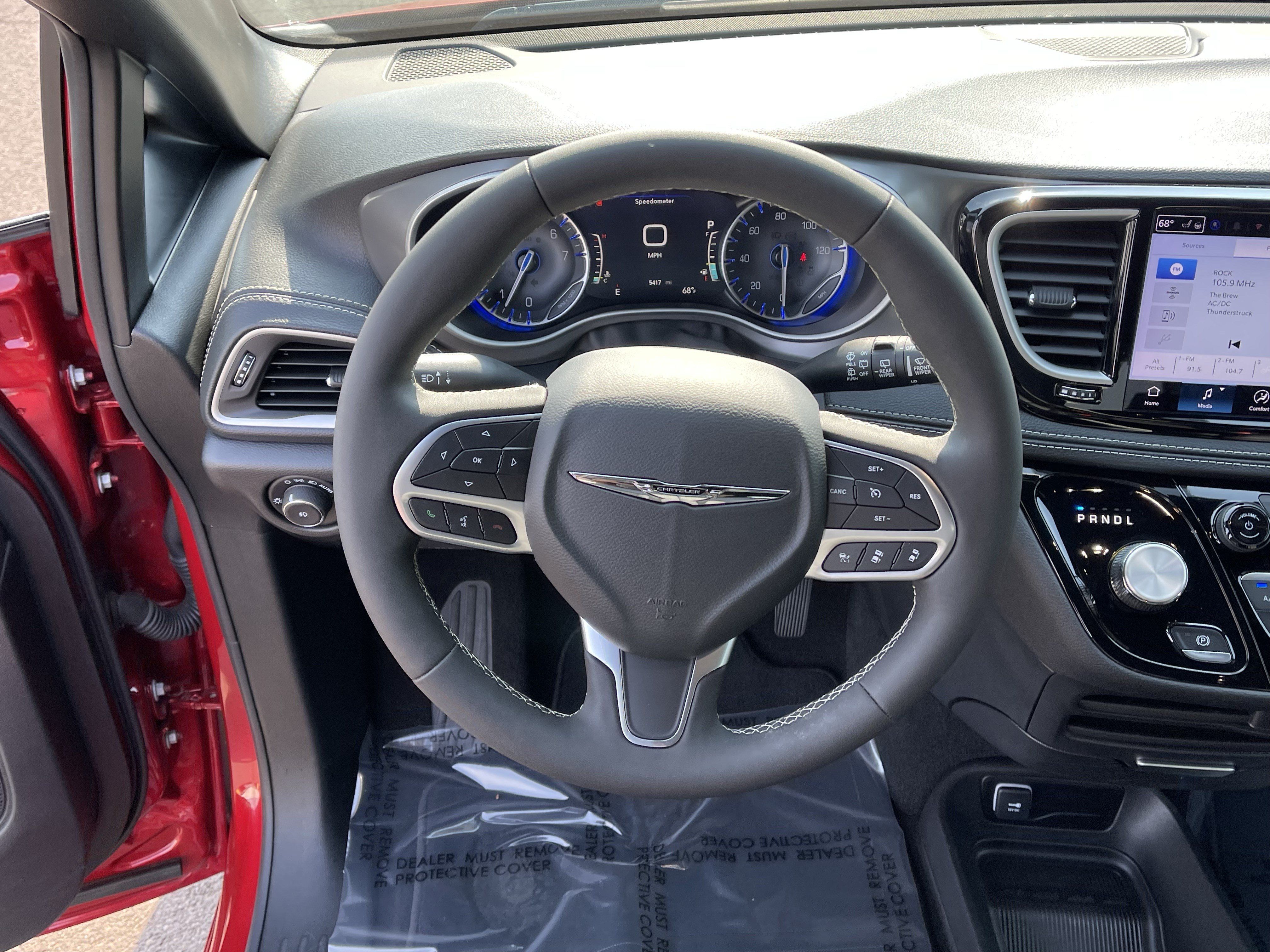Used 2025 Chrysler Pacifica Select AWD/4WD image 13
