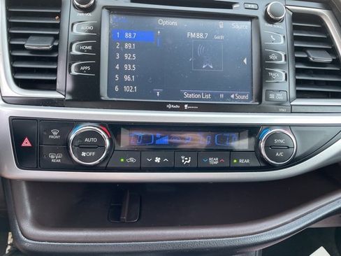 Used 2015 Toyota Highlander XLE image 22